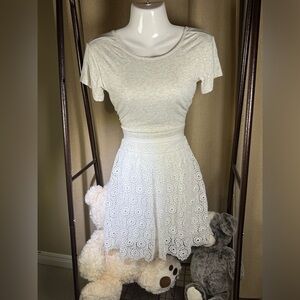 Chic White Lace Mini Skirt